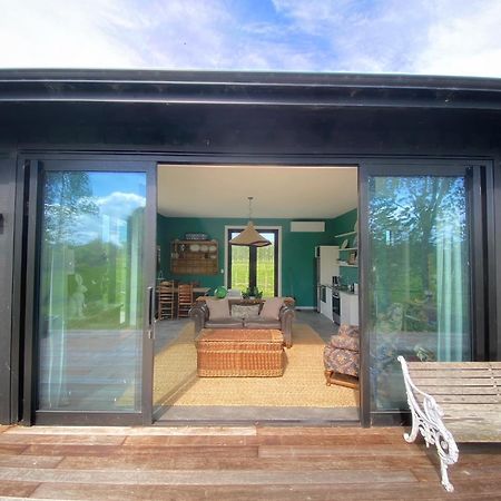 Stablehouse Garden Shed Villa Masterton Kültér fotó